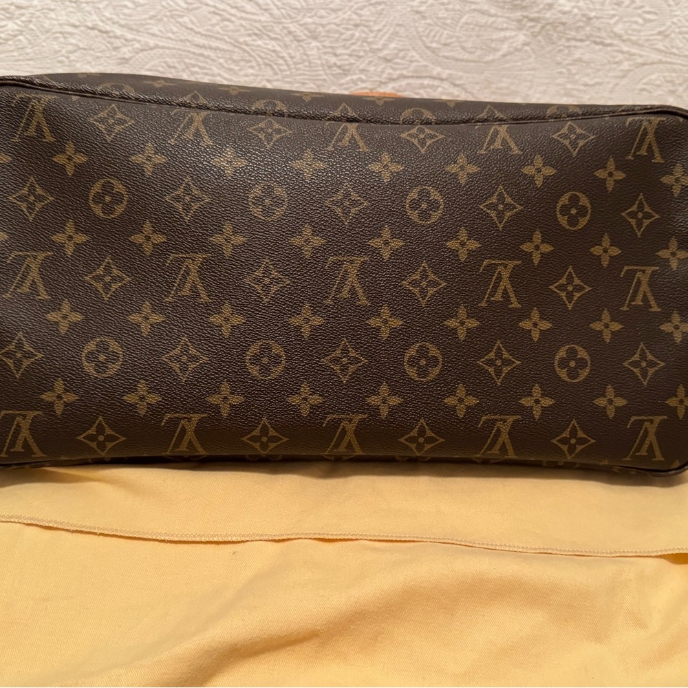 Louis Vuitton Neverfull GM Monogram Tote - Picture 6 of 16